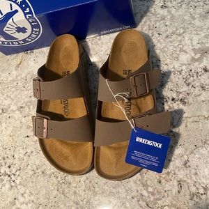 Birkenstock Arizona Sandal in Mocha